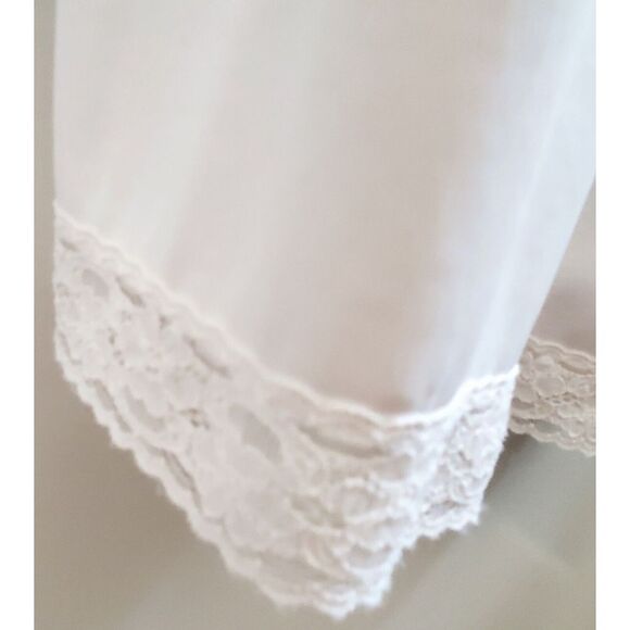 VTG Vanity Fair Slip Alabaster S/34 Lace Trim V-Neck/Hem Made USA Dupont Nylon - Picture 8 of 10